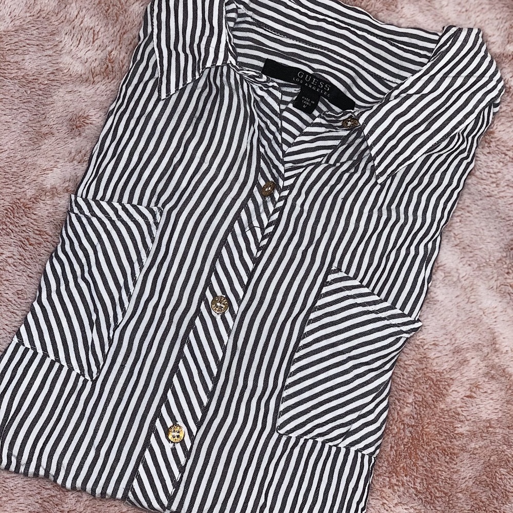 NWOT GUESS BUTTON DOWN